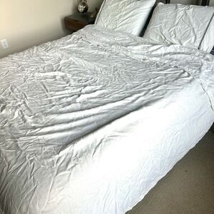 Bella Note Linen Duvet Cover , With Moter Of Pearl Buttons, King w/defects